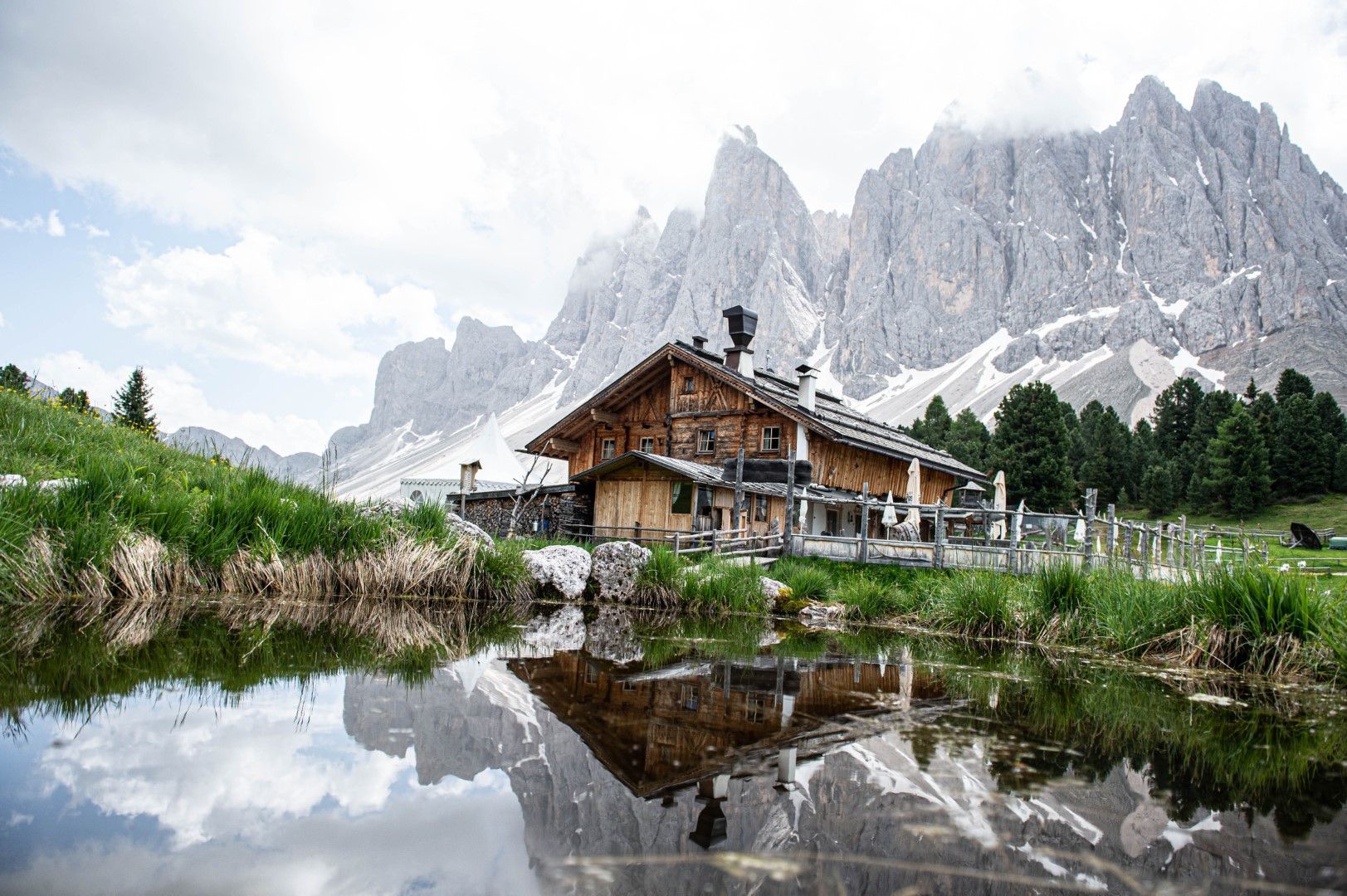 Alpenchalet am Teich in Österreich